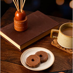 Fox's Chocolatey Biscuits Milk Chocolate Rounds, 117g, pack shot 2, available at teas.co.uk